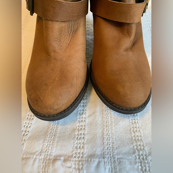 Steve Madden. Yale Belted Boot. Cognac Leather. US 7.5. Good Used*** - Picture 5 of 11